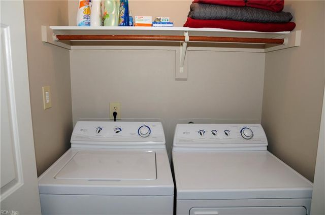 3950 Roebling LN, Virginia Beach, VA 23452