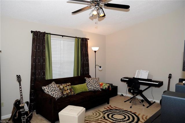 3950 Roebling LN, Virginia Beach, VA 23452