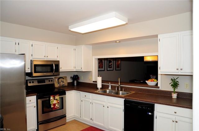 3950 Roebling LN, Virginia Beach, VA 23452