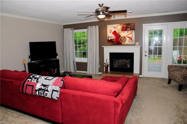 3950 Roebling LN, Virginia Beach, VA 23452