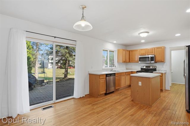 4530 Pond Run, Canton, MI 48188