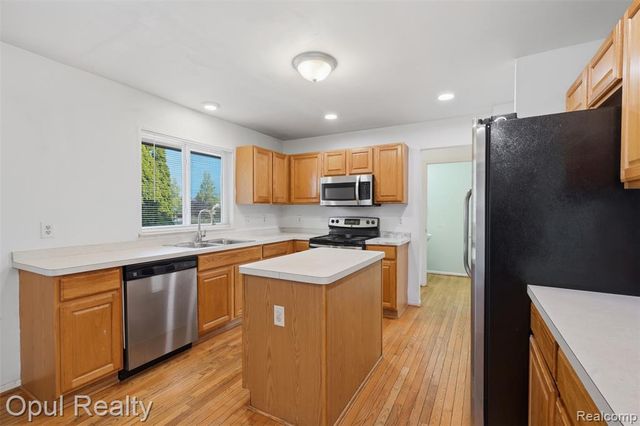 4530 Pond Run, Canton, MI 48188