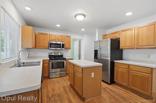 4530 Pond Run, Canton, MI 48188