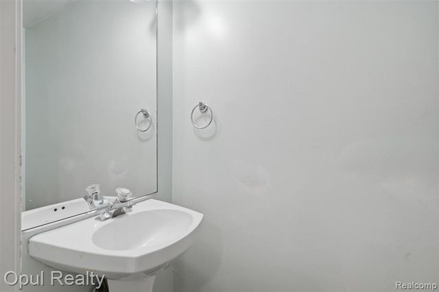 4530 Pond Run, Canton, MI 48188