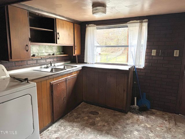 30 East Albemarle Street, Big Stone Gap, VA 24219