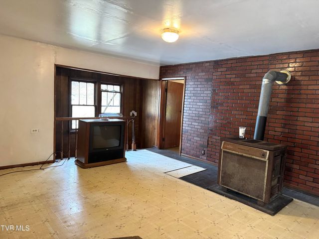 30 East Albemarle Street, Big Stone Gap, VA 24219