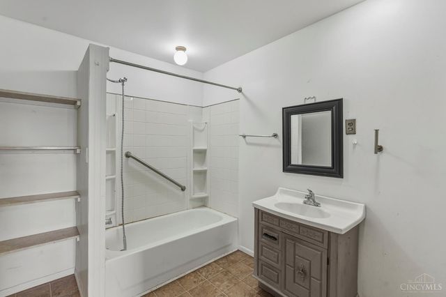 136 N Main St, Peebles, OH 45660