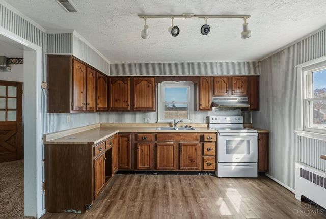 136 N Main St, Peebles, OH 45660