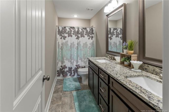 5528 Mountain Run Drive, Hope Mills, NC 28348