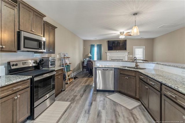 5528 Mountain Run Drive, Hope Mills, NC 28348