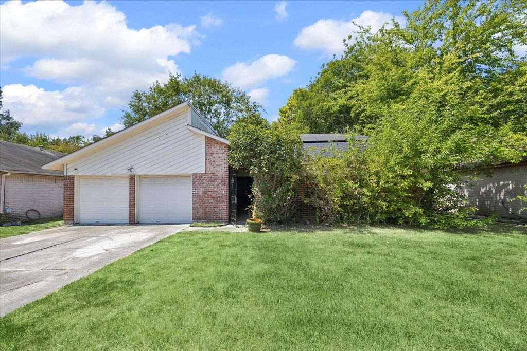 23423 Canyon Lake Drive, Spring, TX 77373