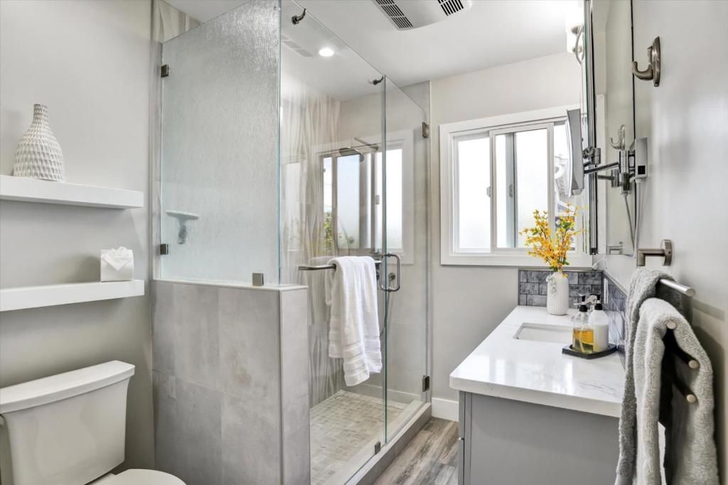 Image 13 of property listing at 558 Irving Avenue, San Jose, CA 95128