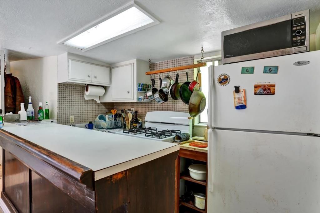 Image 23 of property listing at 558 Irving Avenue, San Jose, CA 95128