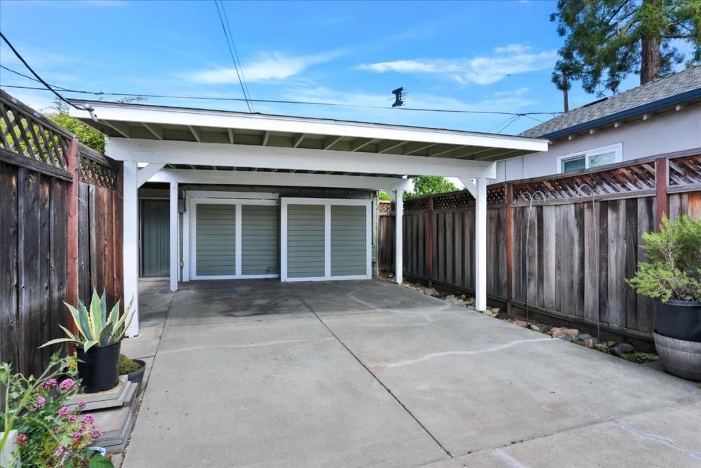 Image 26 of property listing at 558 Irving Avenue, San Jose, CA 95128
