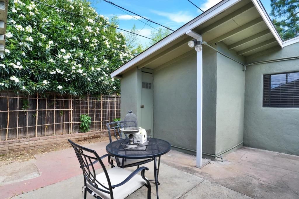 Image 27 of property listing at 558 Irving Avenue, San Jose, CA 95128