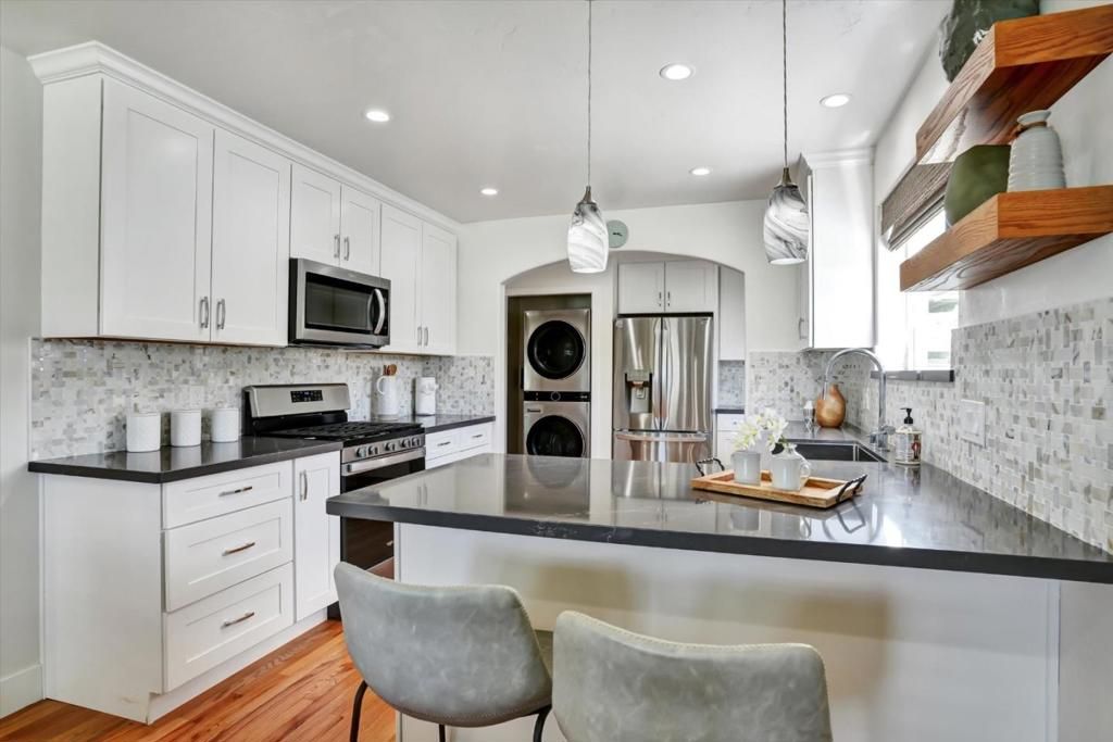 Image 5 of property listing at 558 Irving Avenue, San Jose, CA 95128