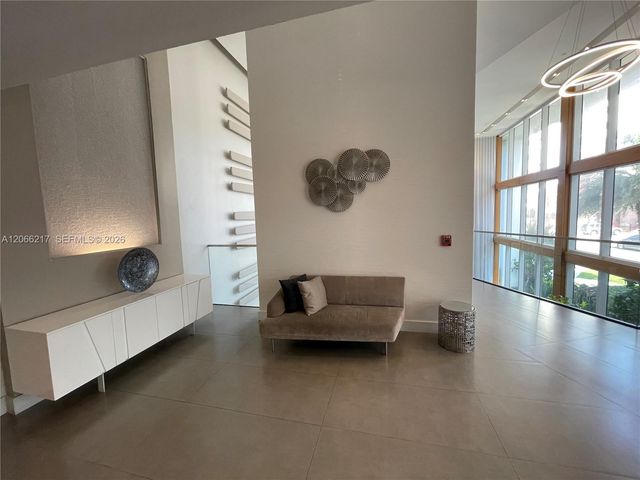 600 NE 27th Street 1205, Miami, FL 33137