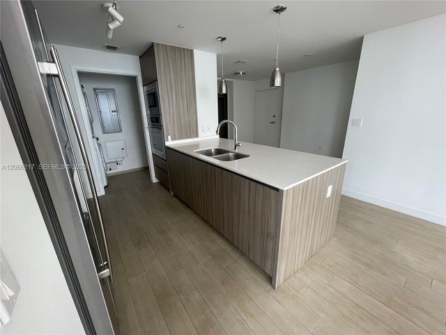 600 NE 27th Street 1205, Miami, FL 33137