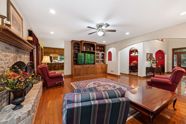541 Davis Road, Blue Ridge, GA 30513