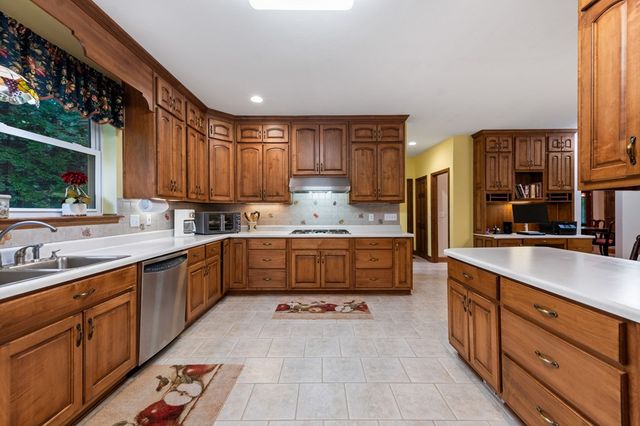 541 Davis Road, Blue Ridge, GA 30513