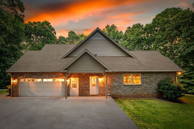 541 Davis Road, Blue Ridge, GA 30513