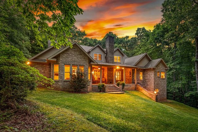 541 Davis Road, Blue Ridge, GA 30513