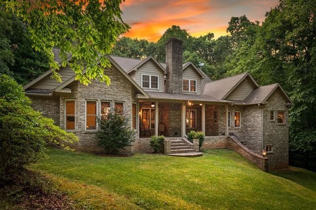 541 Davis Road, Blue Ridge, GA 30513
