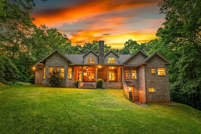 541 Davis Road, Blue Ridge, GA 30513