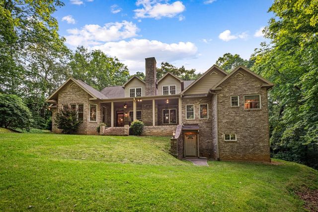 541 Davis Road, Blue Ridge, GA 30513