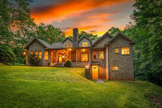 541 Davis Road, Blue Ridge, GA 30513