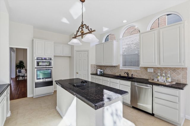 3618 Waynoka Drive, Carrollton, TX 75007