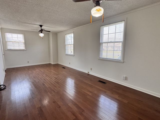 239 Southburn Dr, Hendersonville, TN 37075