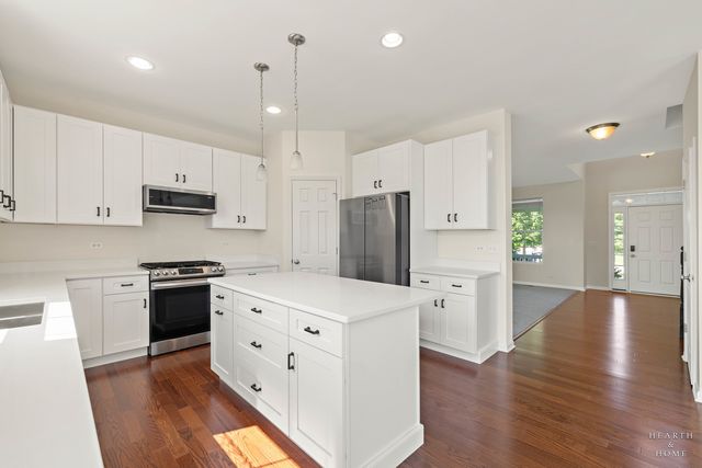 8962 Pearsall Drive, Huntley, IL 60142