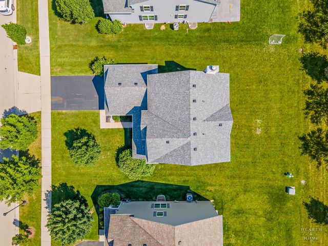 8962 Pearsall Drive, Huntley, IL 60142