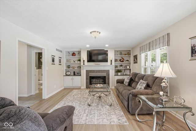 7814 Santolina Drive, Indianapolis, IN 46237