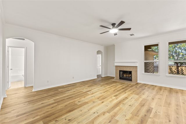 401 Hidden Knoll Drive, Burleson, TX 76028