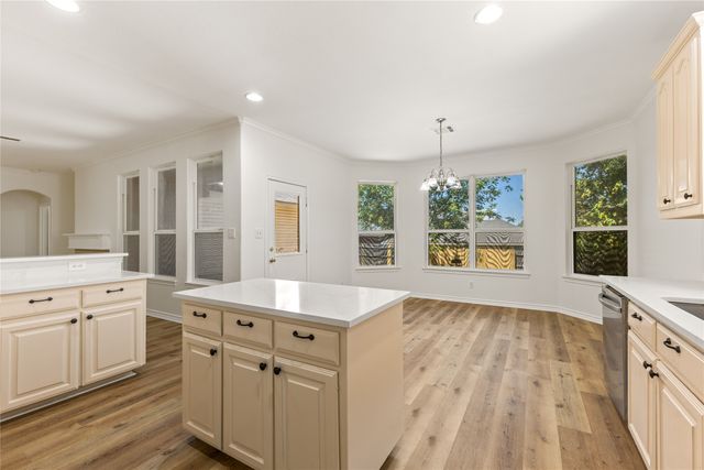 401 Hidden Knoll Drive, Burleson, TX 76028