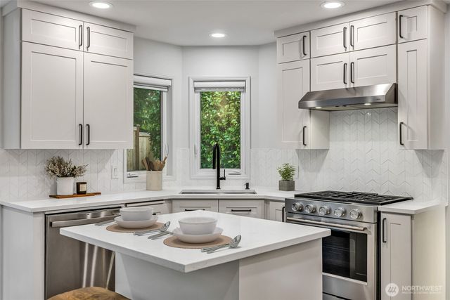 4205 243rd Avenue SE, Sammamish, WA 98029