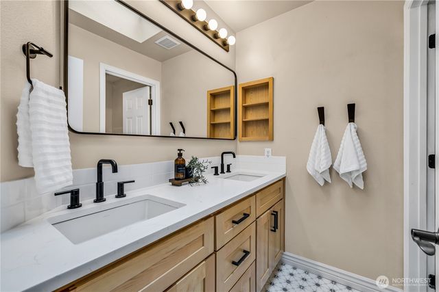 4205 243rd Avenue SE, Sammamish, WA 98029