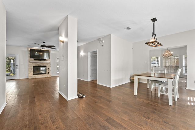 201 Comanche CP, Kyle, TX 78640