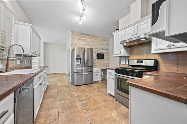 201 Comanche CP, Kyle, TX 78640