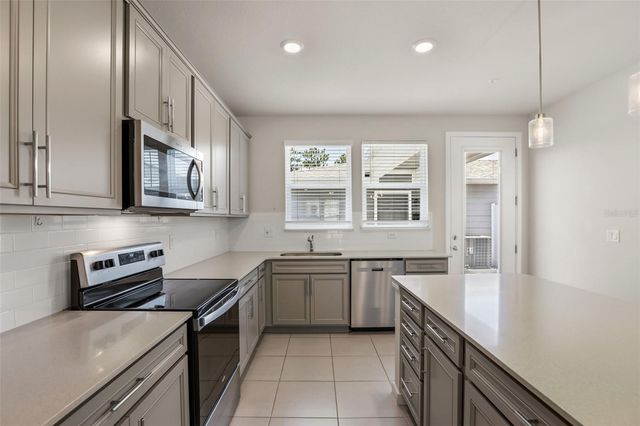 5592 PINELAND RUN, Orlando, FL 32829