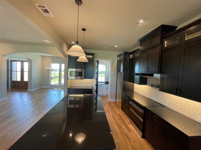 4 Dixie Estates Way, Whitesboro, TX 76273