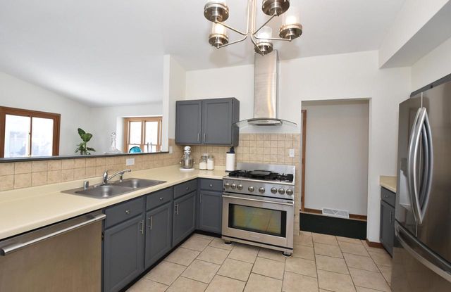 7904 S 67th STREET, Franklin, WI 53132