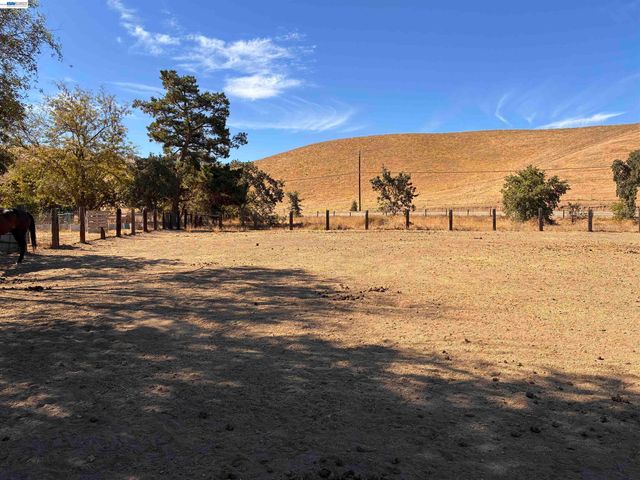 5940 Victoria Ln, Livermore, CA 94550