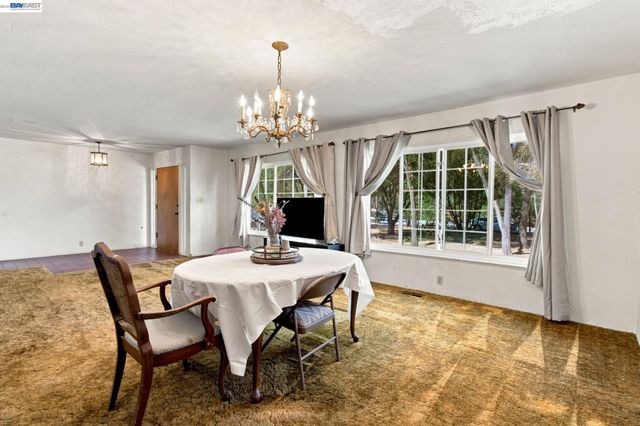 5940 Victoria Ln, Livermore, CA 94550