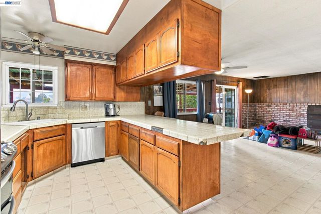 5940 Victoria Ln, Livermore, CA 94550