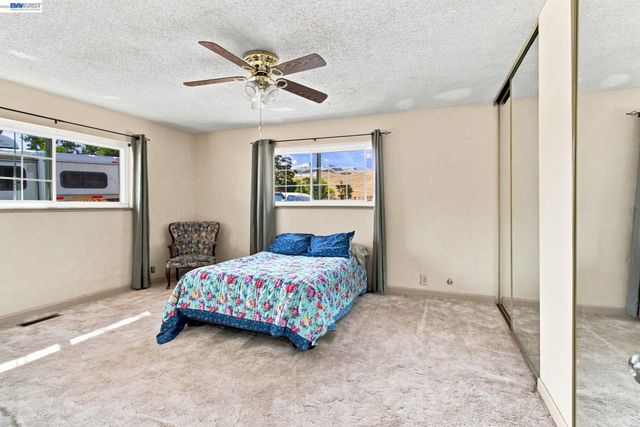 5940 Victoria Ln, Livermore, CA 94550