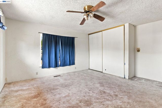 5940 Victoria Ln, Livermore, CA 94550