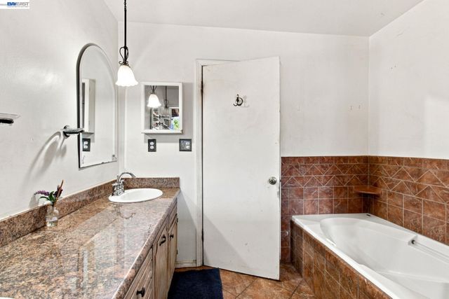 5940 Victoria Ln, Livermore, CA 94550